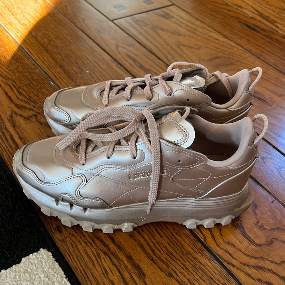 Reebok classic Cardi B like new size 9